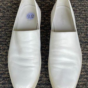 Super cute white vince leather shoes